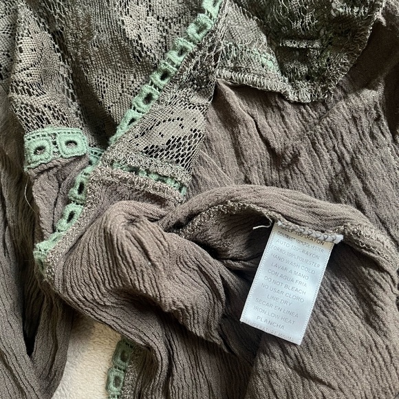 TOBI crop top with lace & open back - Picture 3 of 6